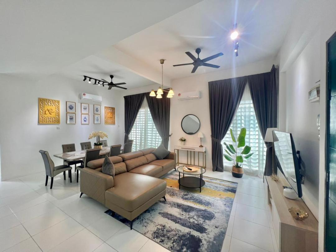 Rumah percutian Bukan Cinta Biasa 3 Bilik Aircond, Dua Ruang Tamu Aircond Dan Free Wifi 500 Meter Dari Hospital Sultanah Bahiyah